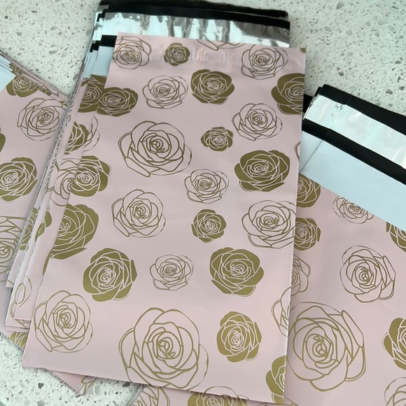 25 pcs Shipping Envelopes Poly Mailers with Gold Roses 6"x9" Inches - Picture 3 of 6